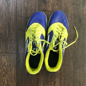Indoor soccer cleats